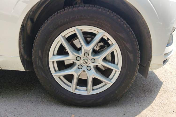 Used Volvo XC60 2019 T5 4x4 Smart Edition China VI Standard Right Front Wheel Hub