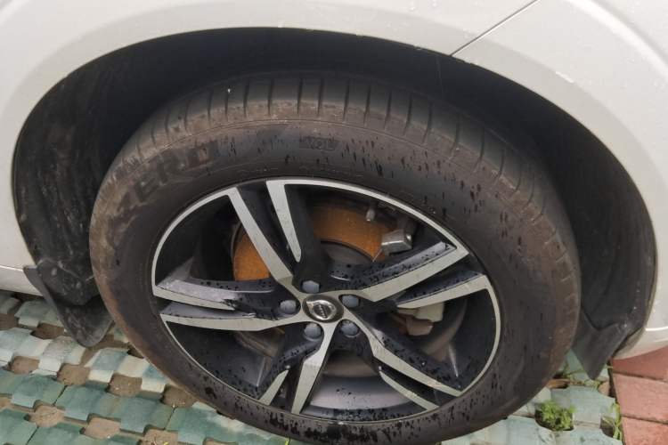 Used Volvo XC60 2019 T5 4x4 Smart & Dynamic Sport Edition China VI Standard Right Front Wheel Hub