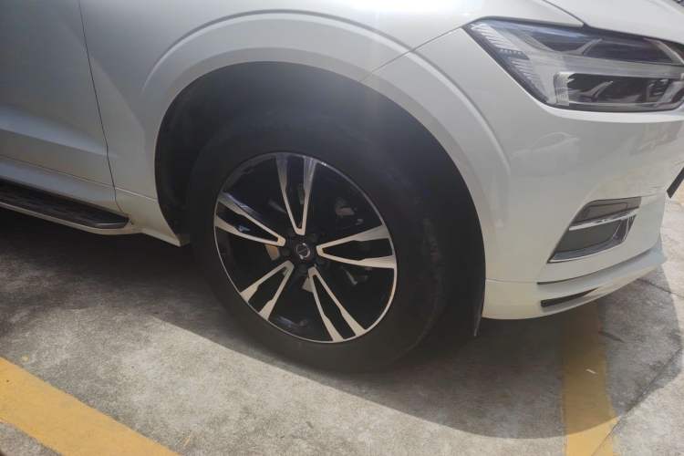 Used Volvo XC60 2019 T5 4x4 Smart Edition China V Standard Right Front Wheel Hub