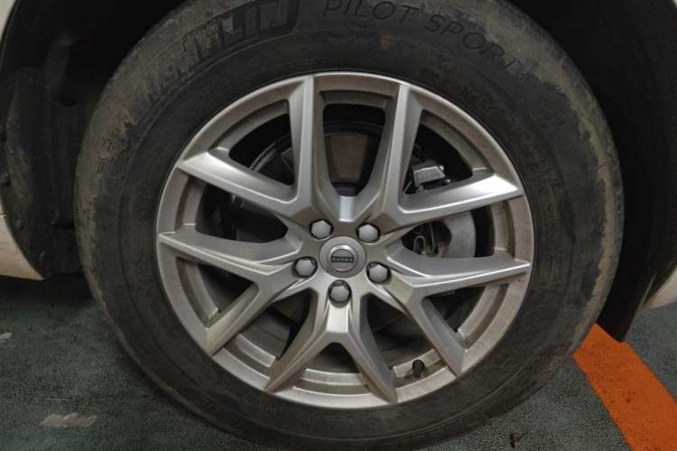 Used Volvo XC60 2019 T5 4x4 Smart Edition China VI Standard Right Front Wheel Hub