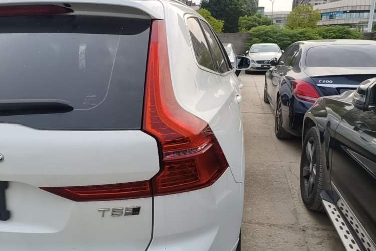 Used Volvo XC60 2019 T5 4x4 Smart Edition China VI Standard Right Rear Taillight