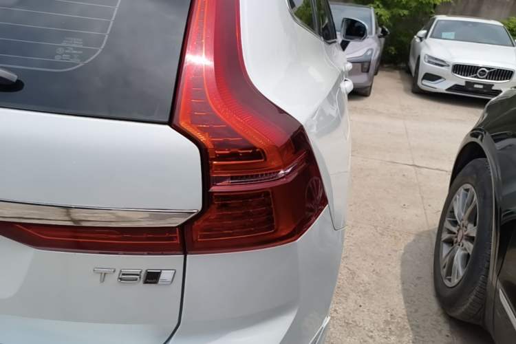 Used Volvo XC60 2019 T5 4x4 Smart Edition China VI Standard Right Rear Taillight