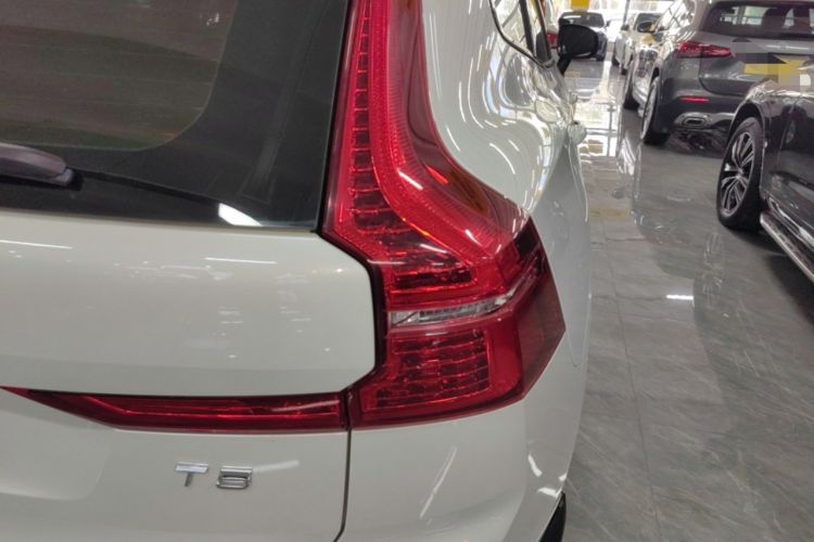 Used Volvo XC60 2019 T5 4x4 Smart & Dynamic Sport Edition China VI Standard Right Rear Taillight