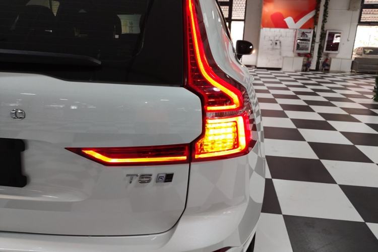 Used Volvo XC60 2019 T5 4x4 Smart & Dynamic Sport Edition China VI Standard Right Rear Taillight