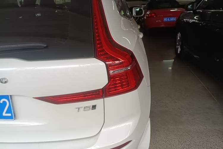 Used Volvo XC60 2019 T5 4x4 Smart Edition China VI Standard Right Rear Taillight