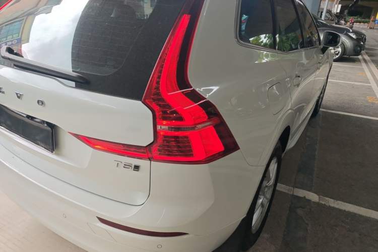 Used Volvo XC60 2019 T5 4x4 Smart Edition China VI Standard Right Rear Taillight