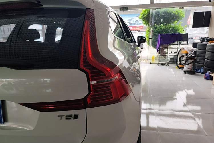 Used Volvo XC60 2019 T5 4x4 Smart Edition China V Standard Right Rear Taillight