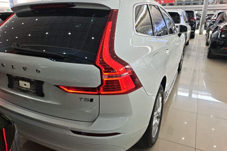 Used Volvo XC60 2019 T5 4x4 Smart Edition China VI Standard Right Rear Taillight