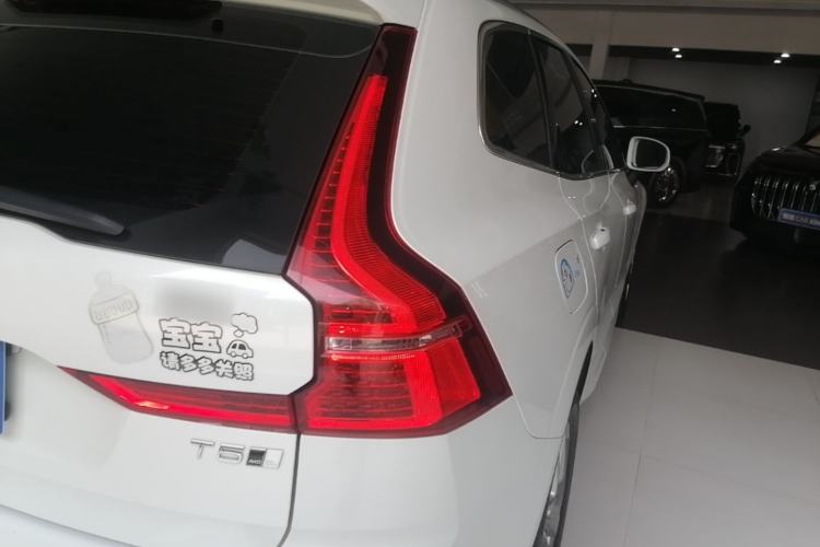 Used Volvo XC60 2019 T5 4x4 Smart Edition China VI Standard Right Rear Taillight