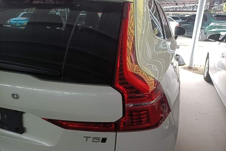 Used Volvo XC60 2019 T5 4x4 Smart Edition China VI Standard Right Rear Taillight