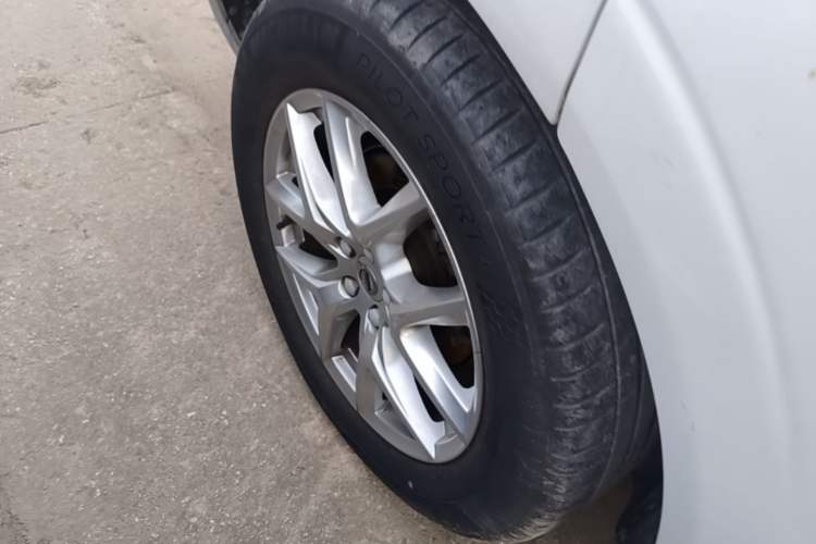Used Volvo XC60 2019 T5 4x4 Smart Edition China VI Standard Right Rear Wheel Hub