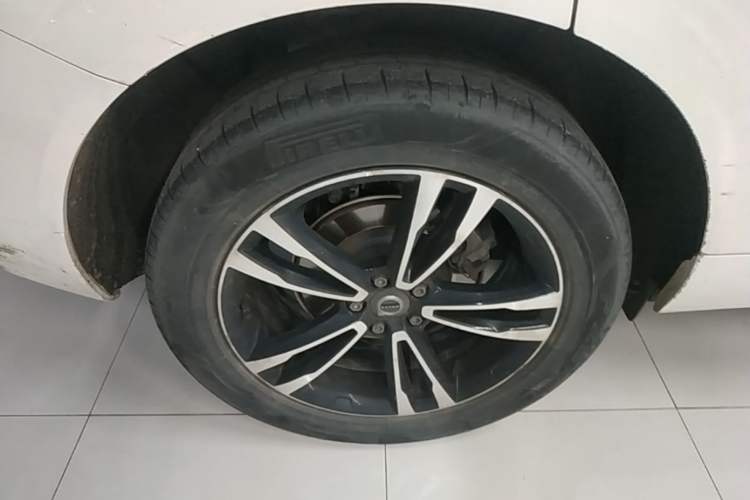 Used Volvo XC60 2019 T5 4x4 Smart Edition China V Standard Right Rear Wheel Hub