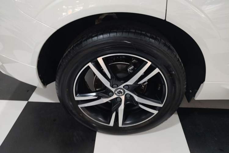 Used Volvo XC60 2019 T5 4x4 Smart & Dynamic Sport Edition China VI Standard Right Rear Wheel Hub