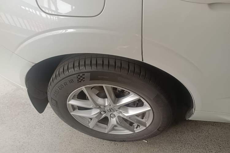 Used Volvo XC60 2019 T5 4x4 Smart Edition China VI Standard Right Rear Wheel Hub