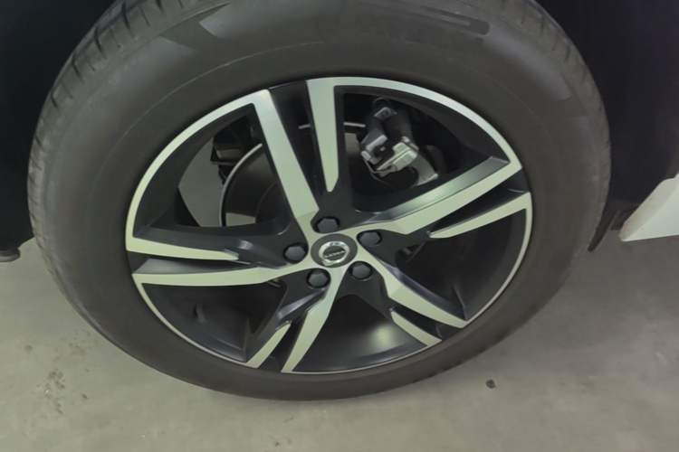 Used Volvo XC60 2019 T5 4x4 Zhiyuan Sport Edition China V Standard Right Rear Wheel Hub