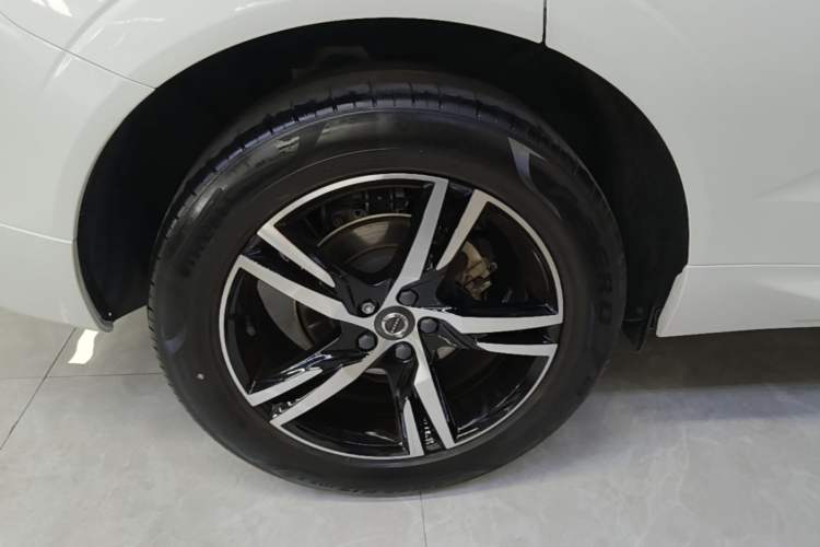 Used Volvo XC60 2019 T5 4x4 Zhiyuan Sport Edition China V Standard Right Rear Wheel Hub