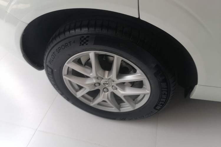 Used Volvo XC60 2019 T5 4x4 Smart Edition China VI Standard Right Rear Wheel Hub