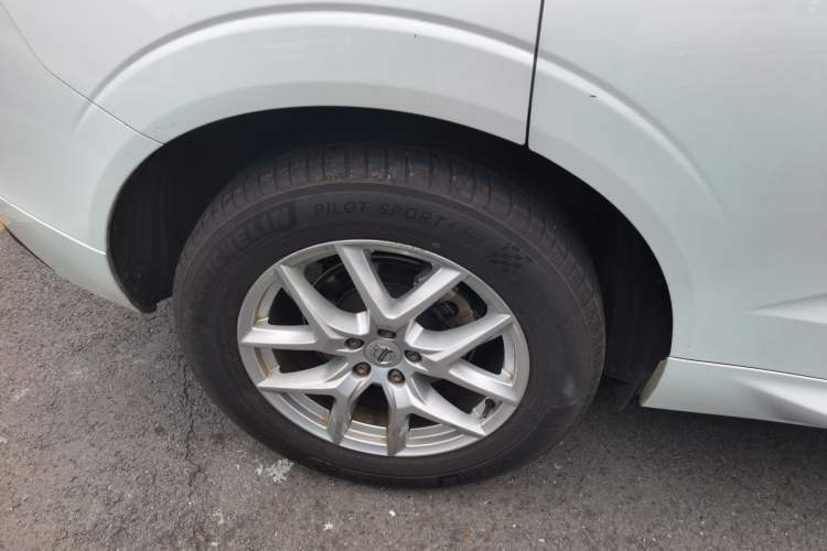 Used Volvo XC60 2019 T4 Zhiyi Edition China V Standard Right Rear Wheel Hub