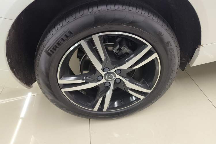 Used Volvo XC60 2019 T5 4x4 Zhiya Sport Edition China VI Standard Right Rear Wheel Hub