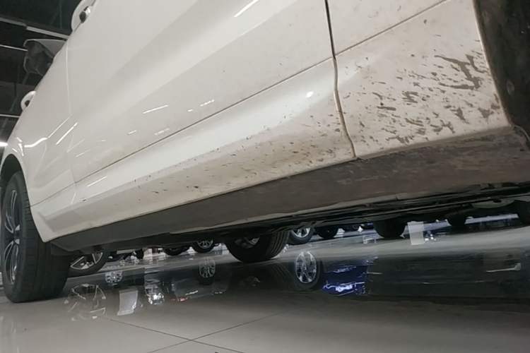 Used Volvo XC60 2019 T5 4x4 Smart Edition China V Standard Right Side Sill