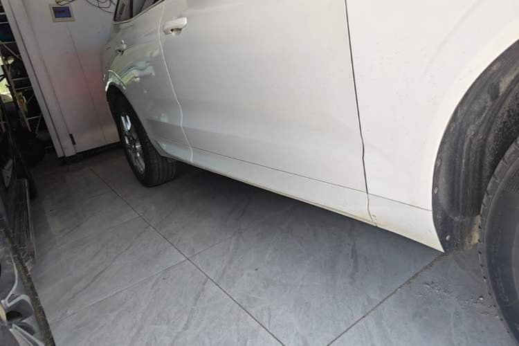Used Volvo XC60 2019 T5 4x4 Smart Edition China V Standard Right Side Sill