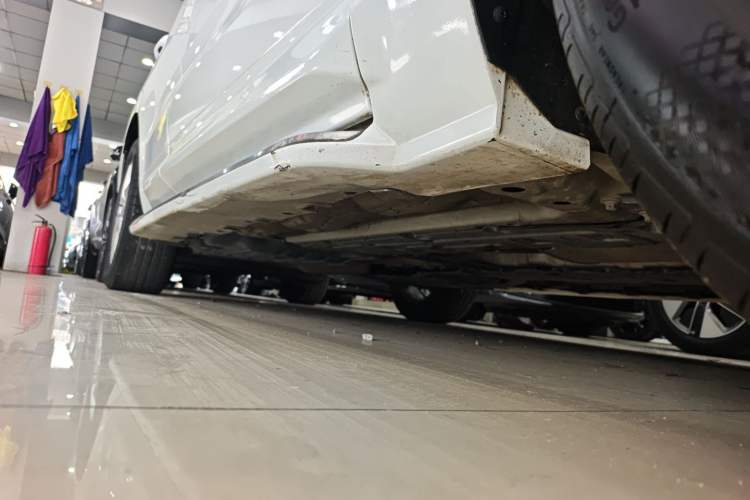 Used Volvo XC60 2019 T5 4x4 Smart Edition China VI Standard Right Side Sill