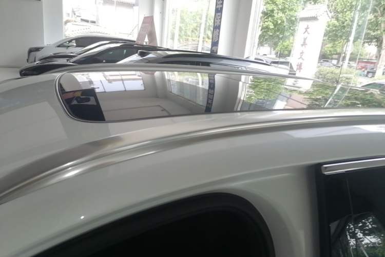 Used Volvo XC60 2019 T5 4x4 Smart Edition China VI Standard Roof