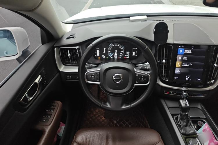 Used Volvo XC60 2019 T5 4x4 Smart Edition China VI Standard Steering Wheel