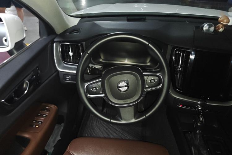 Used Volvo XC60 2019 T5 4x4 Smart Edition China V Standard Steering Wheel