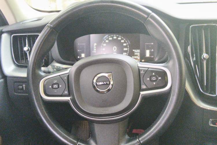 Used Volvo XC60 2019 T5 4x4 Smart Edition China V Standard Steering Wheel