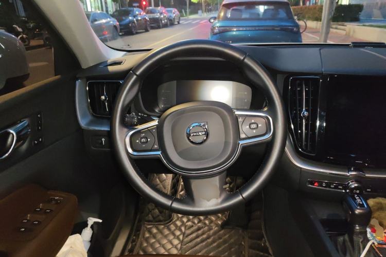 Used Volvo XC60 2019 T5 4x4 Smart Edition China V Standard Steering Wheel