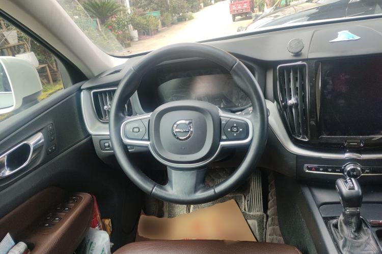 Used Volvo XC60 2019 T5 4x4 Smart Edition China V Standard Steering Wheel