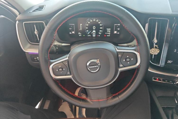 Used Volvo XC60 2019 T5 4x4 Smart Edition China V Standard Steering Wheel