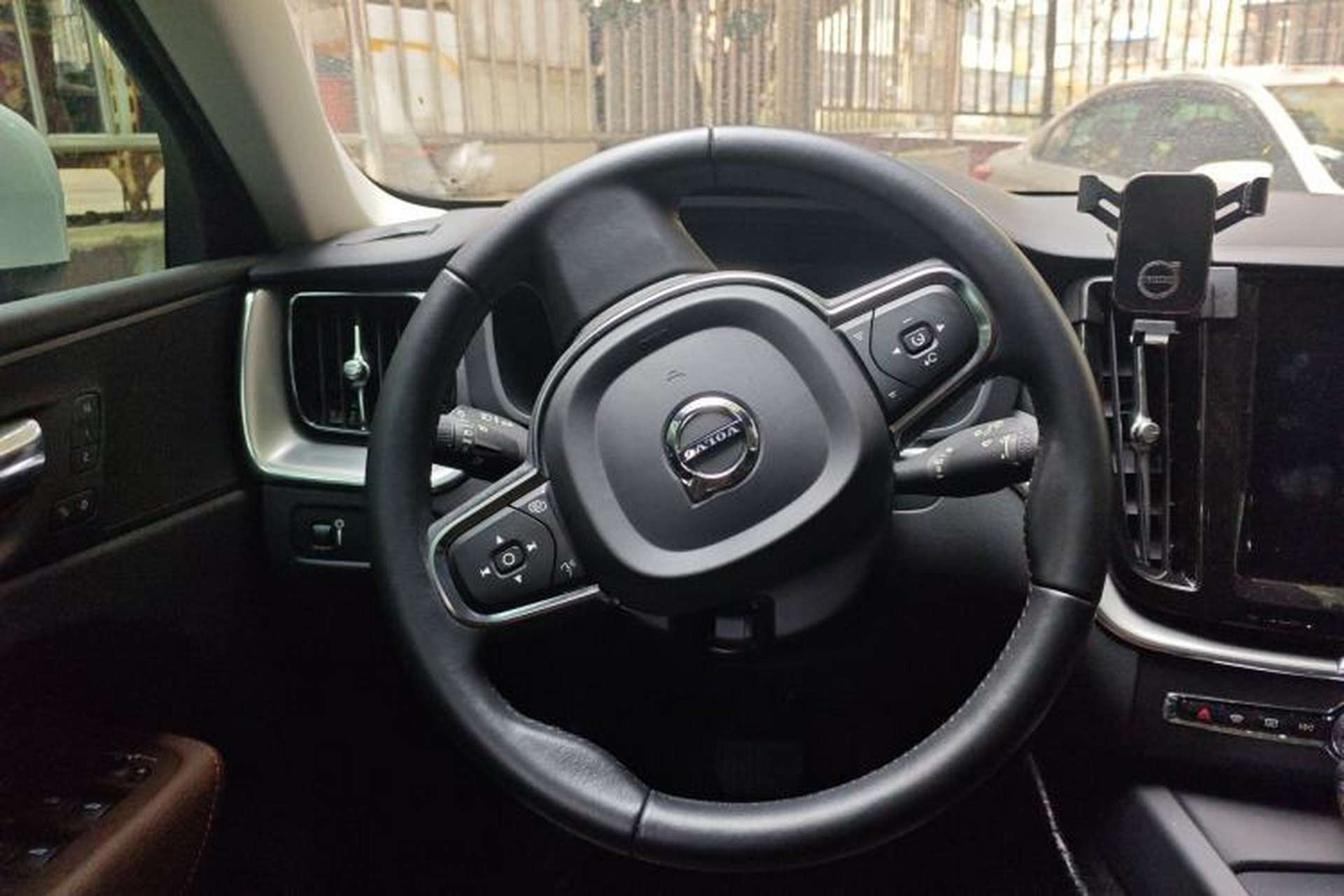 Used Volvo XC60 2019 T5 4x4 Zhiyuan Edition China VI Standard Steering Wheel