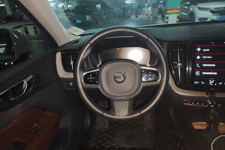 Used Volvo XC60 2019 T5 4x4 Smart Edition China V Standard Steering Wheel