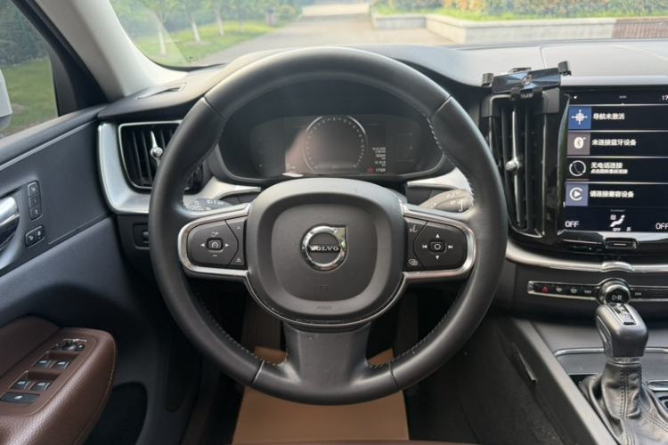 Used Volvo XC60 2019 T5 4x4 Smart Edition China VI Standard Steering Wheel