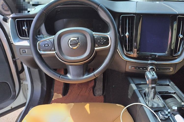 Used Volvo XC60 2019 T5 4x4 Smart Edition China V Standard Steering Wheel