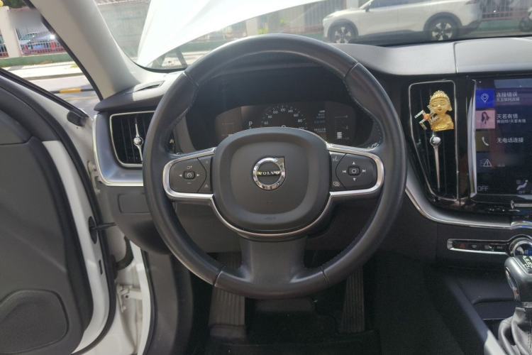 Used Volvo XC60 2019 T5 4x4 Smart Edition China V Standard Steering Wheel