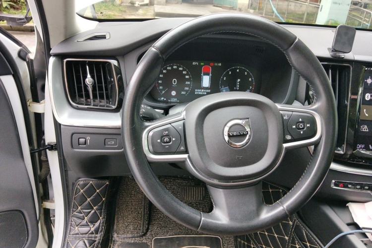 Used Volvo XC60 2019 T5 4x4 Smart Edition China V Standard Steering Wheel