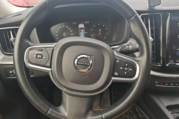 Used Volvo XC60 2019 T5 4x4 Smart Edition China V Standard Steering Wheel