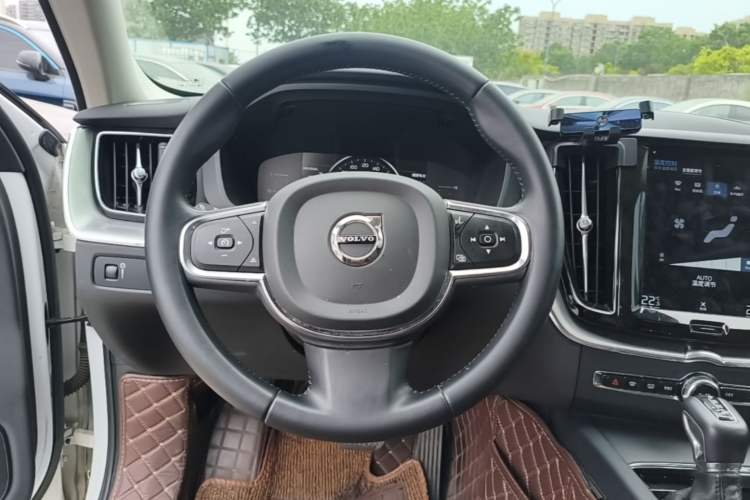 Used Volvo XC60 2019 T5 4x4 Smart Edition China V Standard Steering Wheel
