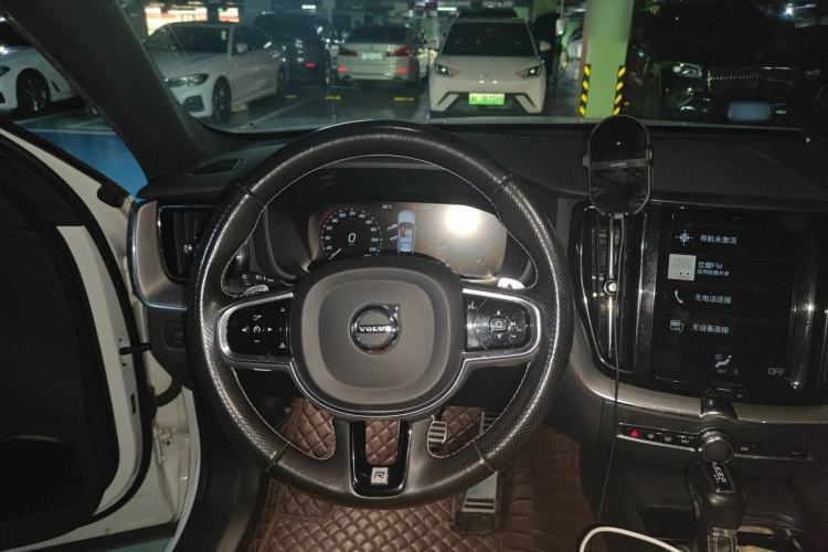 Used Volvo XC60 2019 T5 4x4 Smart & Dynamic Sport Edition China VI Standard Steering Wheel