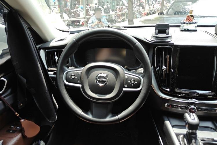 Used Volvo XC60 2019 T5 4x4 Smart Edition China V Standard Steering Wheel