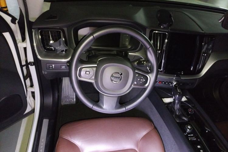 Used Volvo XC60 2019 T5 4x4 Smart Edition China V Standard Steering Wheel