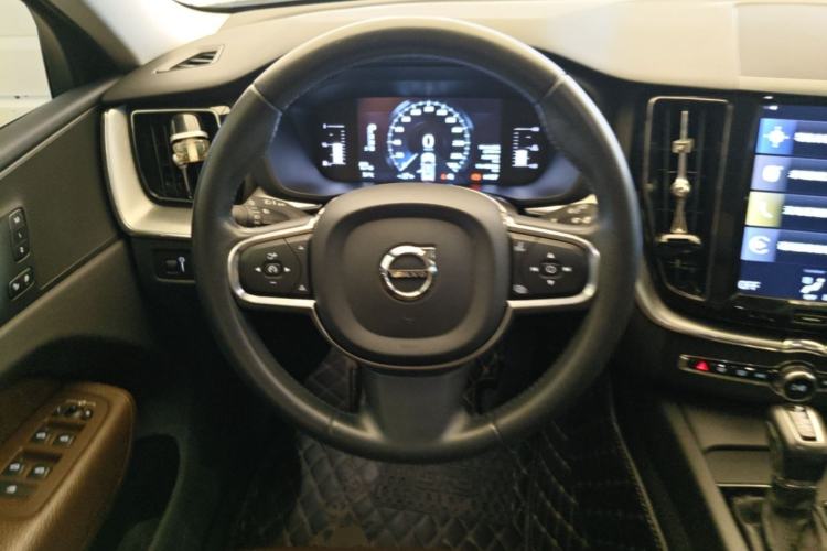 Used Volvo XC60 2019 T5 4x4 Smart Edition China VI Standard Steering Wheel