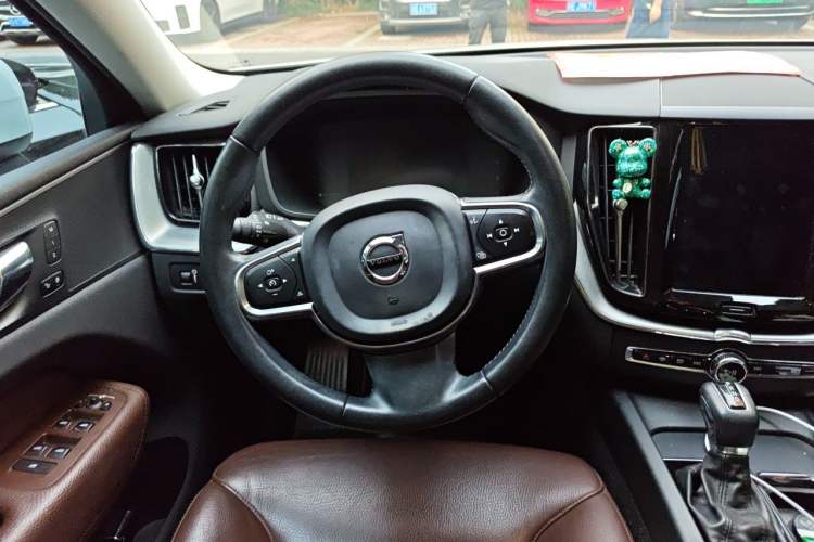 Used Volvo XC60 2019 T5 4x4 Smart Edition China V Standard Steering Wheel