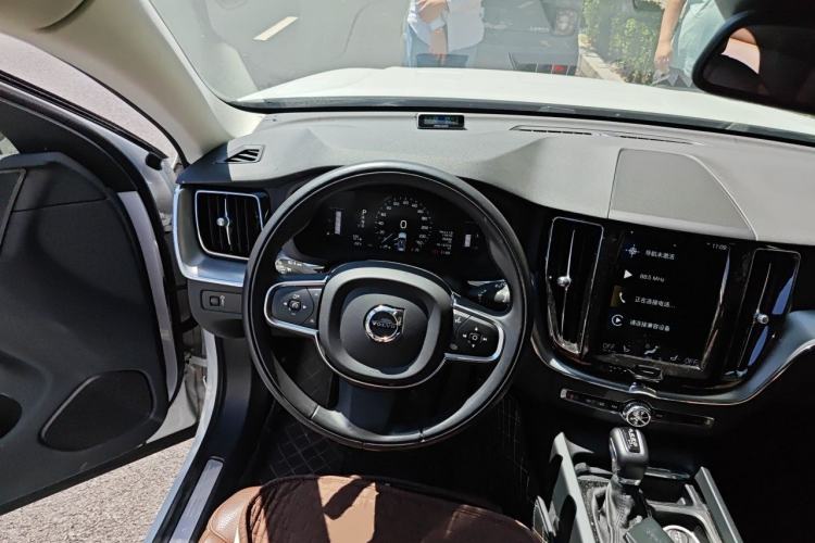 Used Volvo XC60 2019 T5 4x4 Smart Edition China VI Standard Steering Wheel