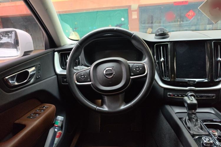 Used Volvo XC60 2019 T5 4x4 Smart Edition China VI Standard Steering Wheel