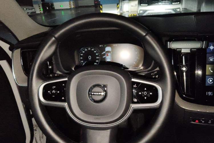 Used Volvo XC60 2019 T5 4x4 Zhiya Luxury Edition China V Standard Steering Wheel