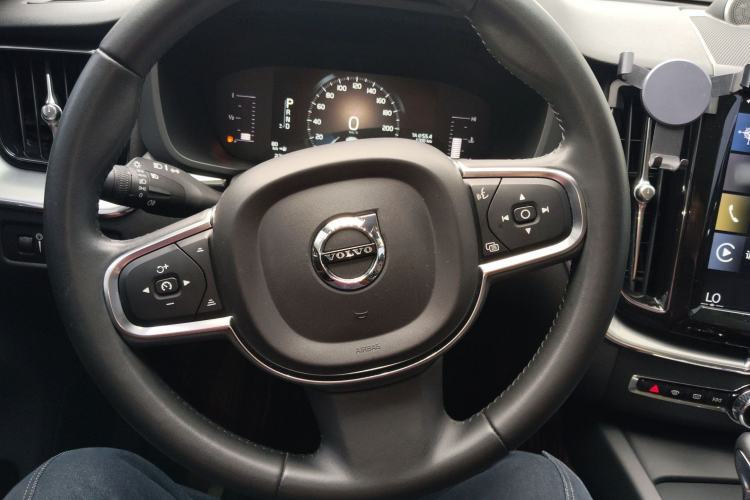 Used Volvo XC60 2019 T5 4x4 Smart Edition China VI Standard Steering Wheel